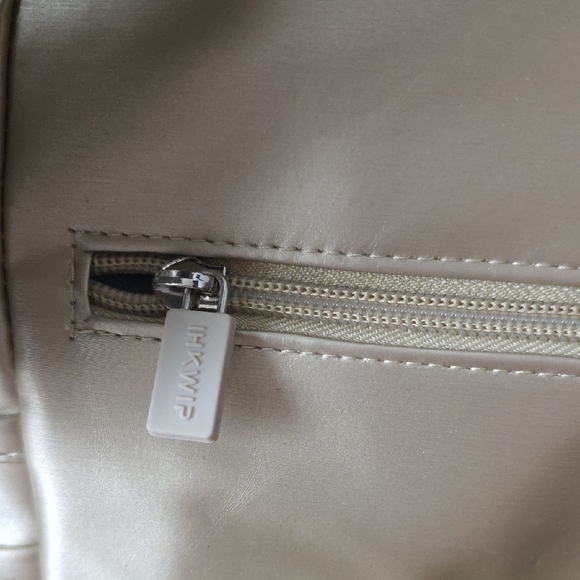 IHKWIP Zig Zag Quilted Go Getter Metallic Champagne Women's Shoulder Bag - Picture 4 of 14